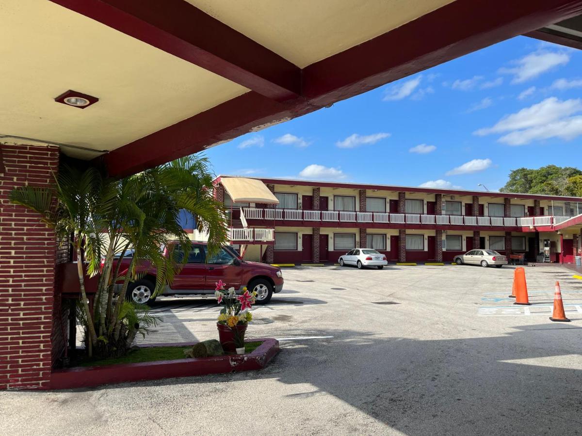 Palacio Inn Motel Miami Springs Екстер'єр фото